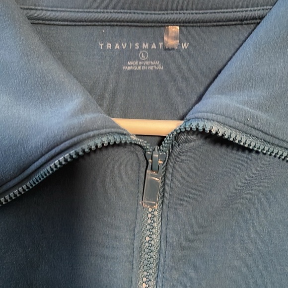 Travis Mathew women’s soft half zip in large - Picture 4 of 6